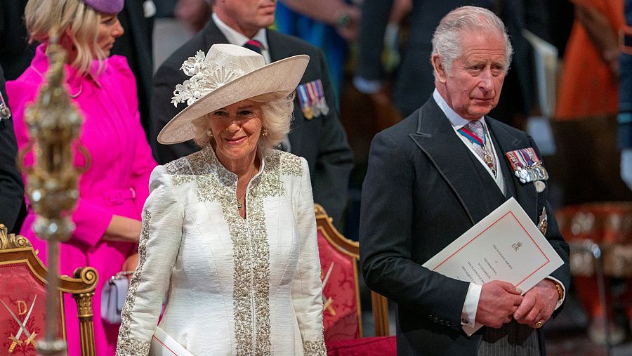 El príncipe Carlos y Camila, duquesa de Cornualles, asisten a la misa de Acción de Gracias