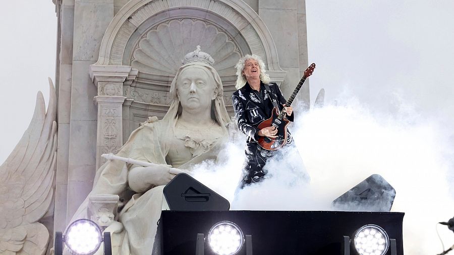 El guitarrista de Queen, Brian May, en el concierto frente al palacio de Buckingham
