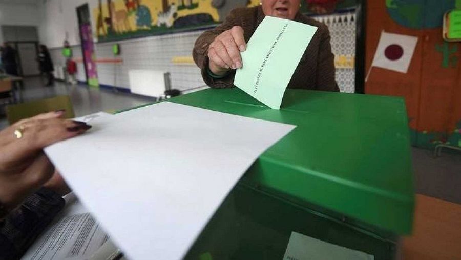 Una urna en las elecciones de Andalucía de 2018.