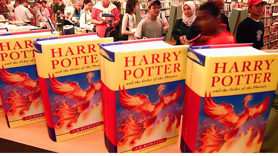 La 'Pottermanía' generaba largas colas en las librerías
