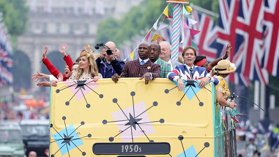 La cantante Katherine Jenkins, el exboxeador Chris Eubank y el músico Cliff Richard, junto a otros famosos.