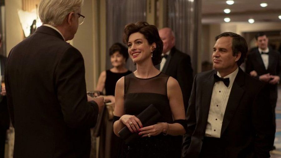 Anne Hathawey y Mark Ruffalo en 'Aguas oscuras'