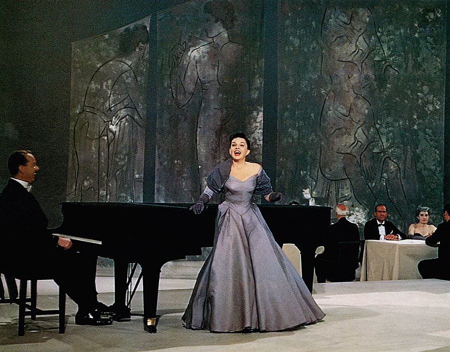 Judy Garland protagoniza Ha nacido una estrella (1954)