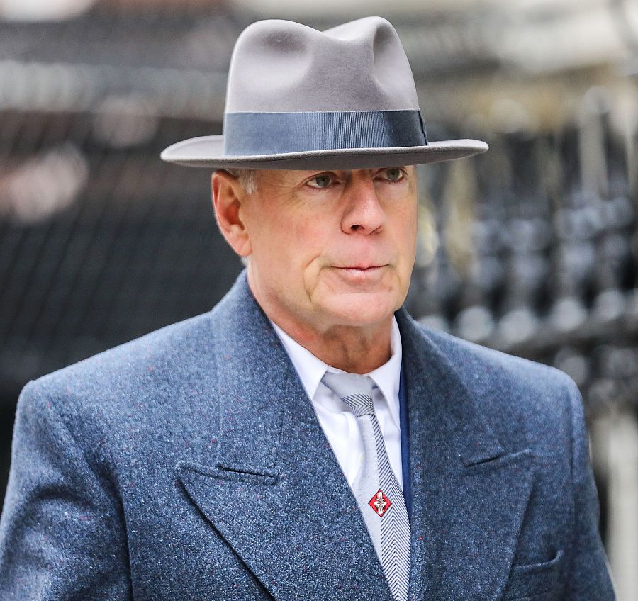 Bruce Willis interpreta a Frank Mina en Huérfanos de Brooklyn