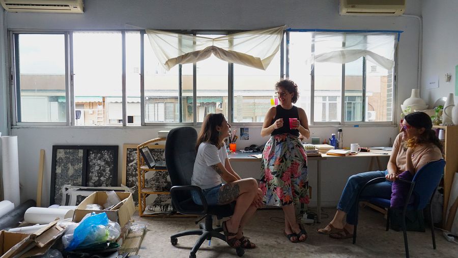 Las artistas del taller Naranja Azul, en Carabanchel