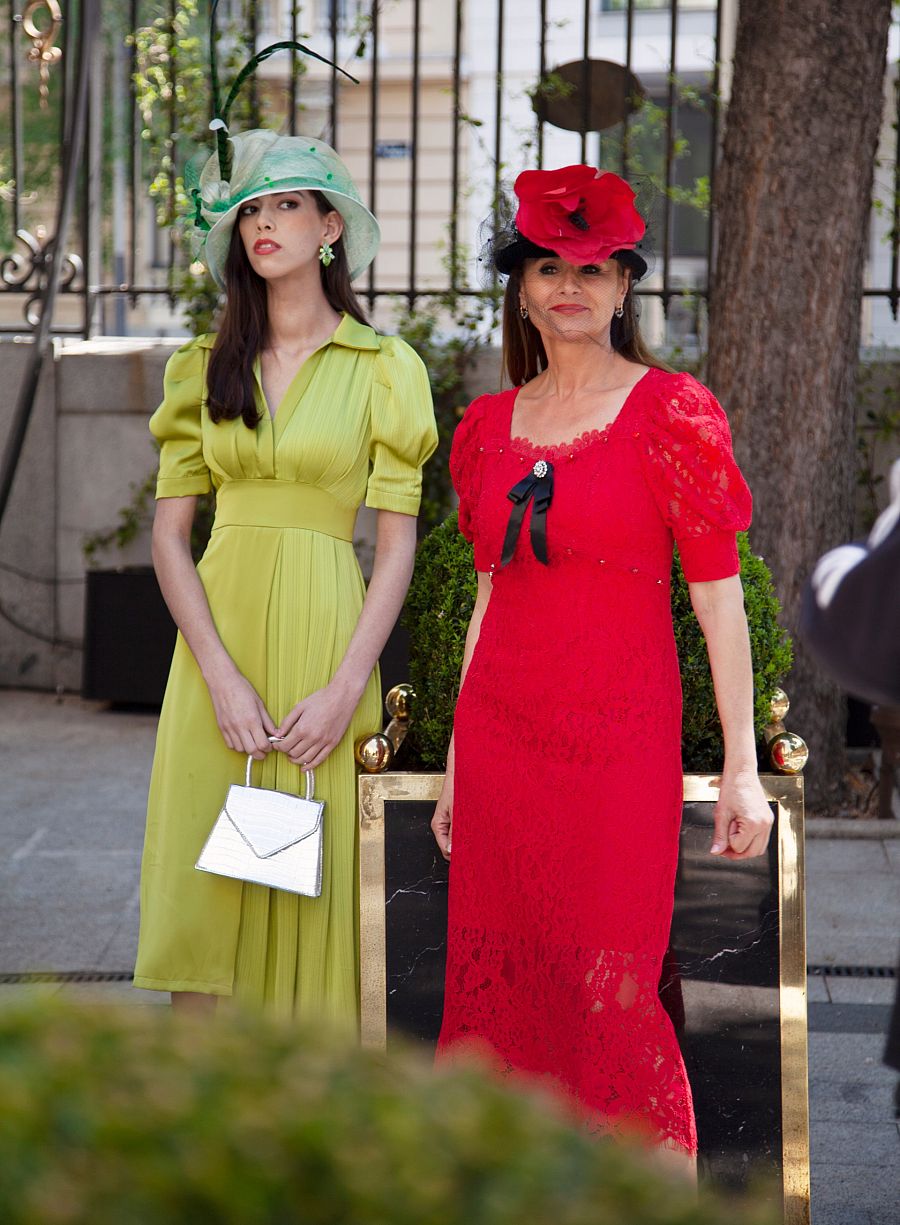 La diseñadora Teria Yabar presenta para esta época estival una oda al positivismo y al color en invitadas de fiesta