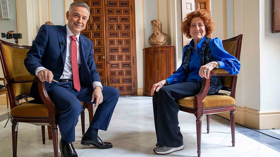 El entrevistador, Jenaro Castro, y la entrevistada, Carmen Iglesias