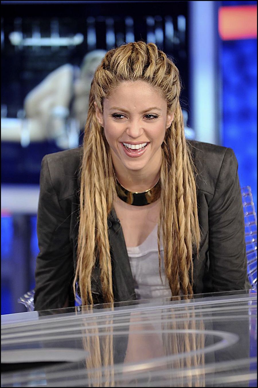Shakira con el pelo lleno de rastas