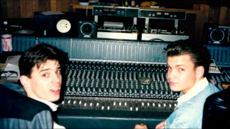 Chris Navas y Manolo Rubio en el estudio de grabación (1982)