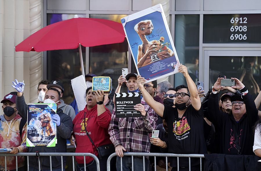 Fans en la proyección de E.T. el extraterrestre celebrando el 40 aniversario de la película