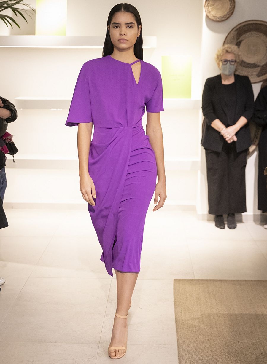 Piezas versátiles para el día o la noche que otorgan gran protagonismo al color y a los tejidos y permiten además diferentes maneras de llevar