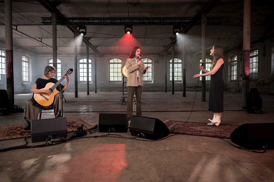 Elisabeth Roma, Pol Batlle i Rita Payés durant l'actuació