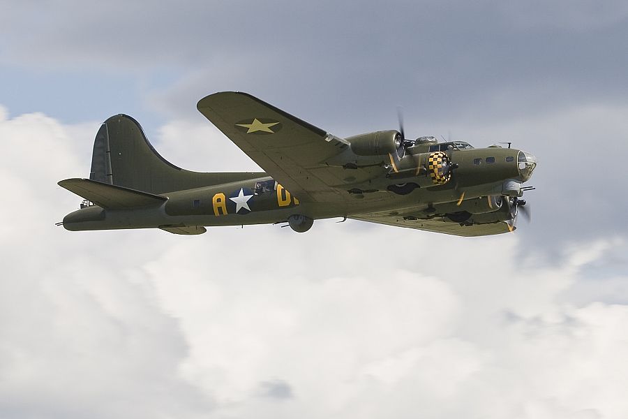 El avión Boeing B-17G o 'Fortaleza volante' permitía a los británicos lanzar una gran cantidad de material incediario y explosivo en cada vuelo