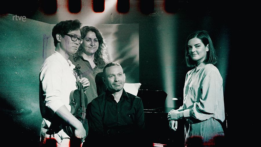 Aaron Lee, la directora Sara Pérez, el pianista Miguel Ángel Castro y la actriz María Romero