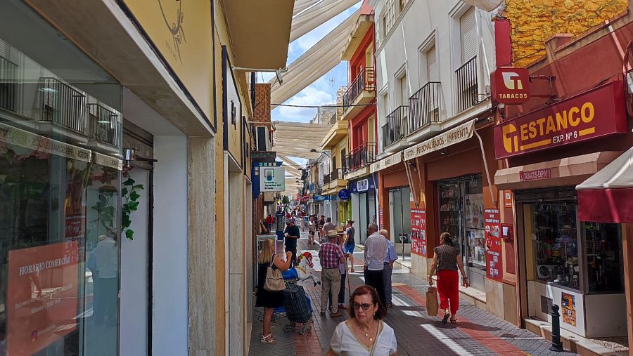 Una calle comercial de Dos Hermanas (Sevilla)