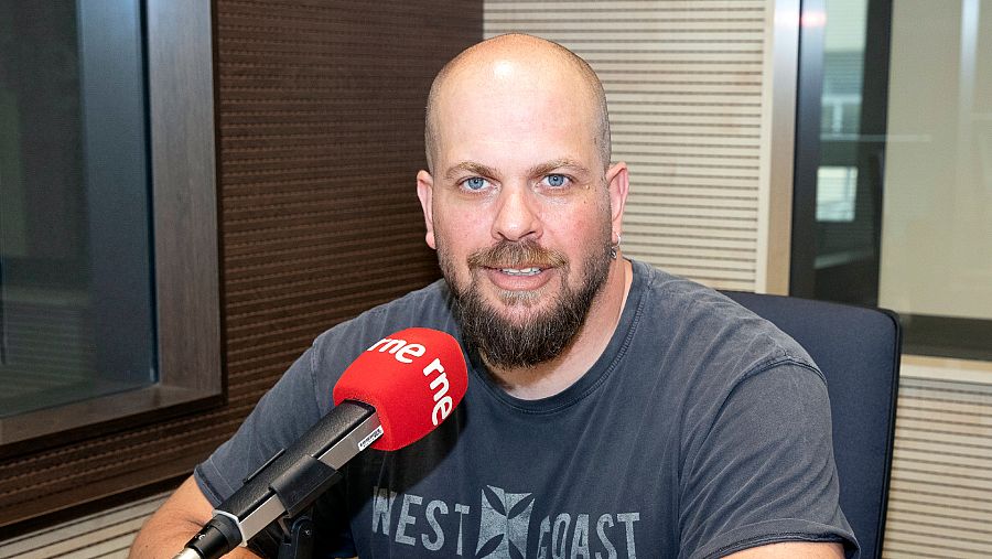 Alejandro Ibáñez Nauta, hijo de Chicho Ibáñez Serrador, en los estudios de RNE