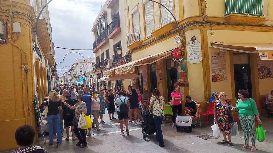 Hora punta en la calle de la Plaza de Puerto Real (Cádiz)
