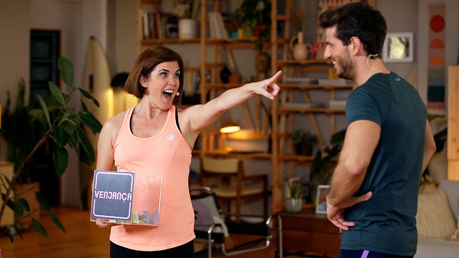 Samanta Villar assenyalant Cesc Escolà amb el dit a 'FitMés'