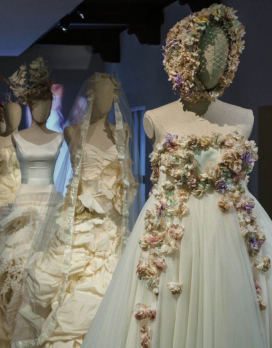 Un proyecto titánico que expondrá más de 5.000 prendas de los diseñadores andaluces