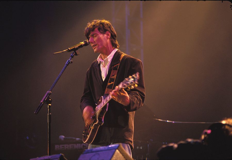 Antonio Vega durante un concierto en Madrid