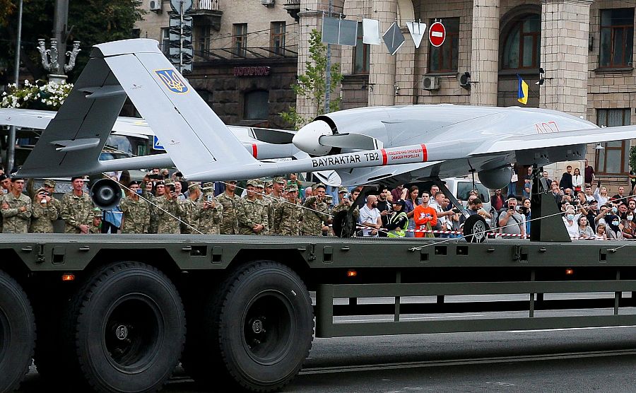 Imagen de archivo de un dron Bayraktar en un ensayo para un desfile militar en Kiev en agosto de 2021