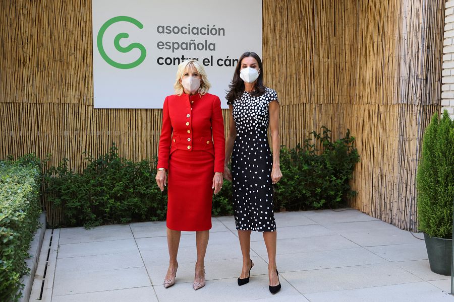 Doña Letizia y Jill Biden en la Asociación Española Contra el Cáncer (AECC)