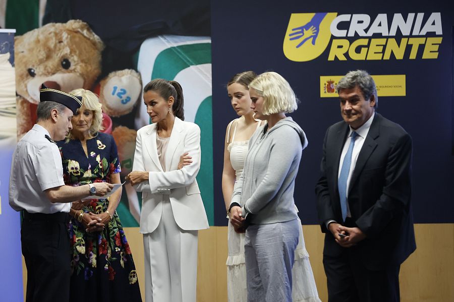 La reina Letizia y la primera dama de Estados Unidos, Jill Biden (2i), junto a Finnegan (c) y Maisy Baiden (2d), nietas de  Biden