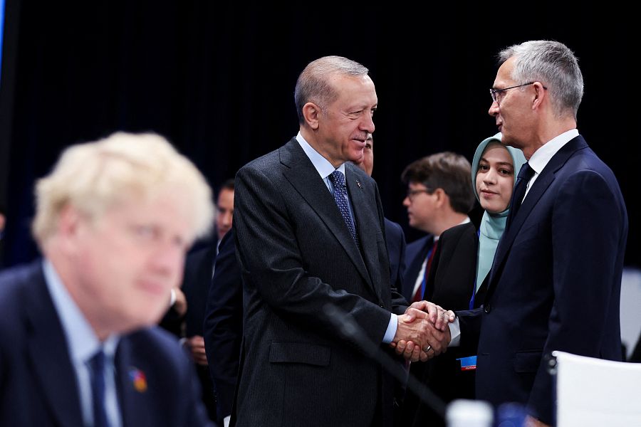 El presidente de Turquía, Recep Tayyip Erdogan, y el secretario general de la OTAN, Jens Stoltenberg