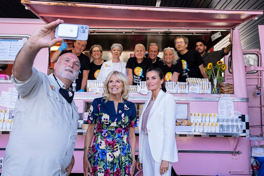 El chef José Andrés, la primera dama de EE.UU., Jill Biden, y la reina Letizia