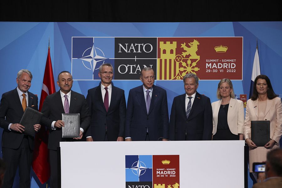 El secretario general de la OTAN, Jens Stolteneberg, el presidente turco, Recep Tayyip Erdogan, el presidente de Finlandia, Sauli Niinisto, y la primera ministra sueca, Magdalena Andersson