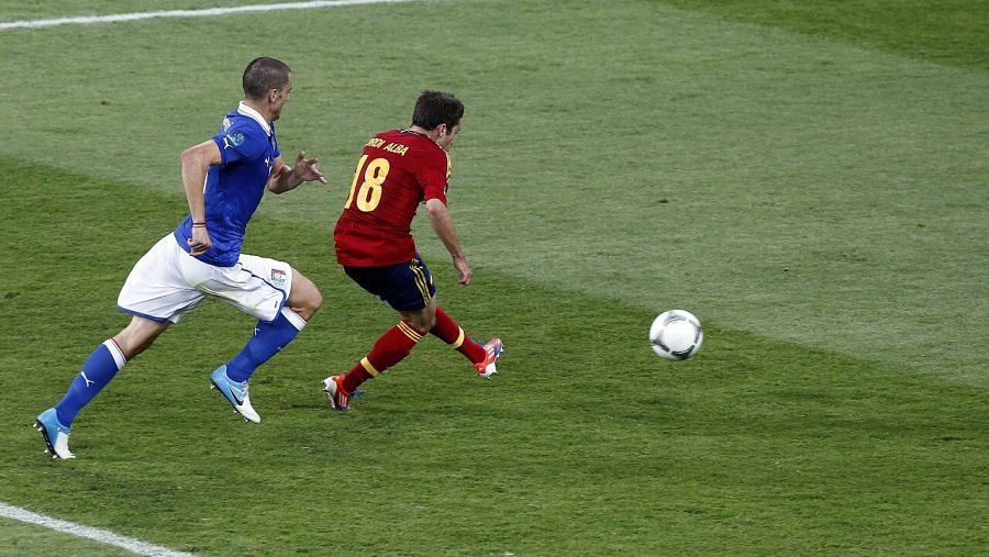 Jordi Alba anota el 2-0 a favor de España.