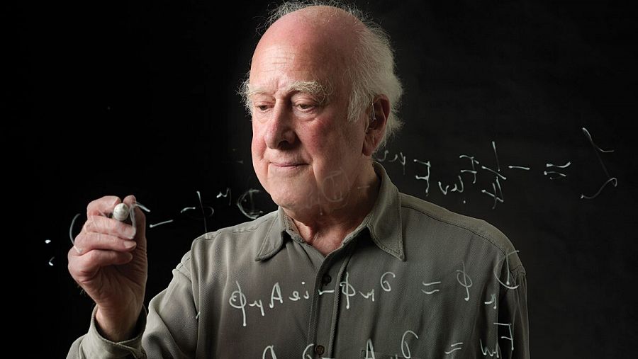 Peter Higgs, el científico que teorizó sobre la existencia del bosón que lleva su nombre.