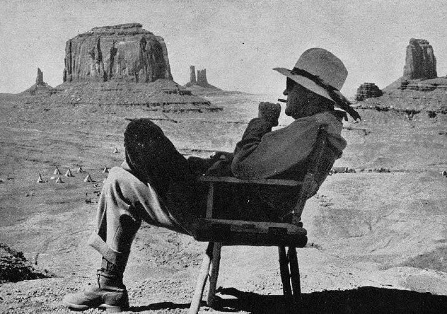 John Ford en el rodaje de 'Centauros del desierto' (1955)