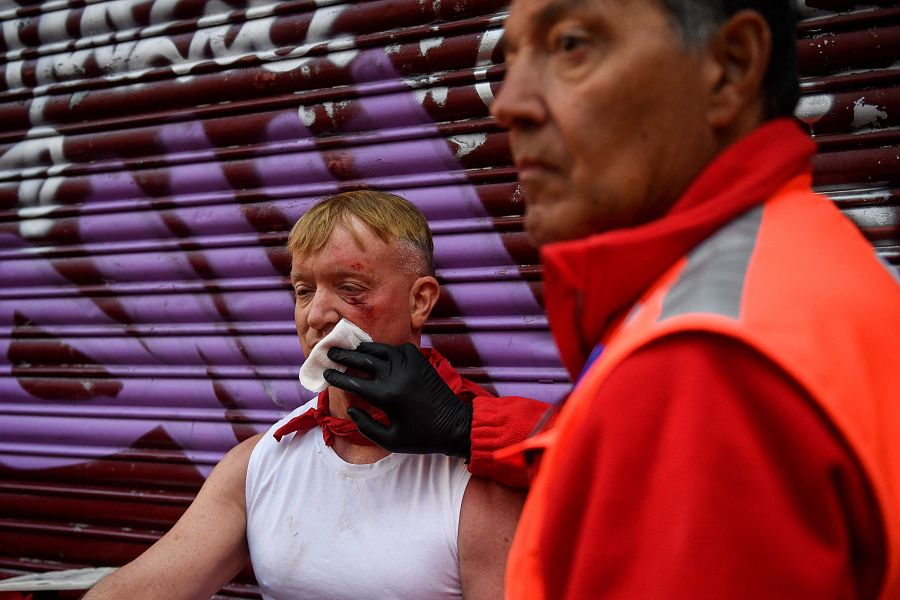 Herido atendido tras el encierro.