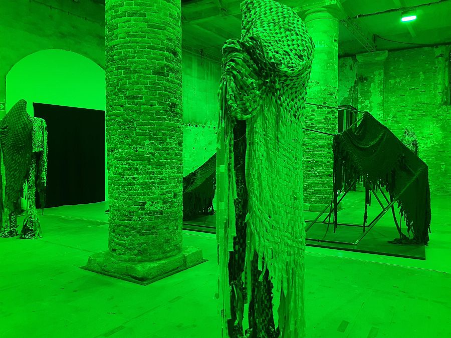 Sentinels of Change (2021) de Sandra Mujinga