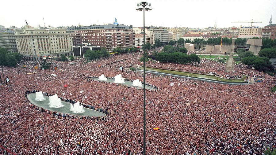 Vista general de la gran manifestación en Madrid contra el asesinato de Miguel Ángel Blanco.