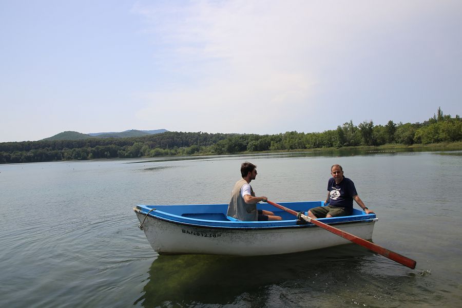 Les aigües del llac de Banyoles són les que la majoria coneixem d'aquesta ciutat, però en tenen unes que fan pudor d'ous podrits