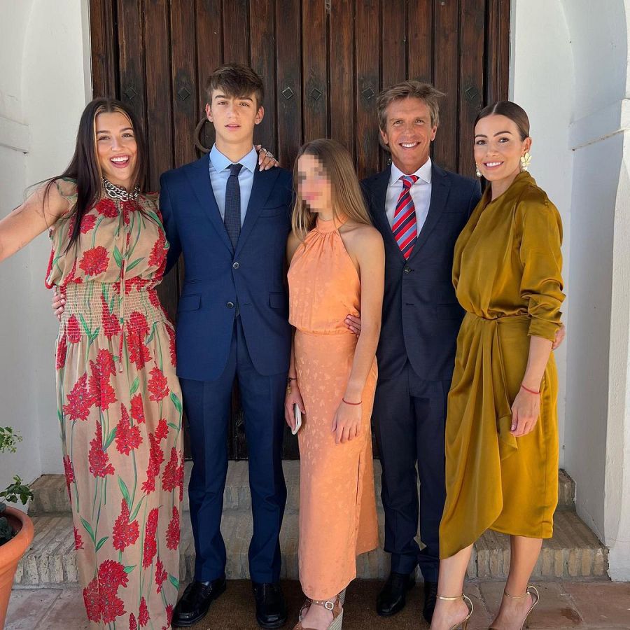 Manuel Díaz el Cordobés posa con su familia al completo