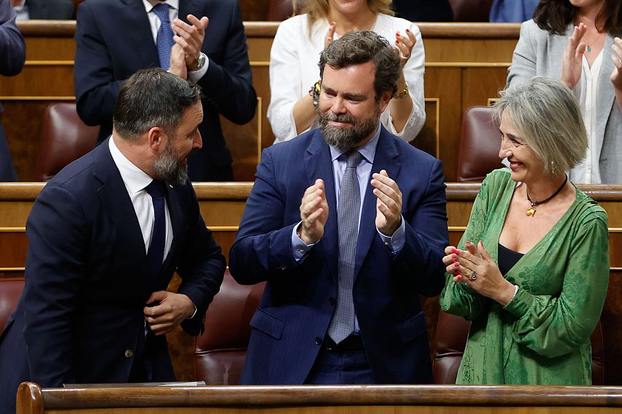 El líder de Vox, Santiago Abascal, junto al portavoz parlamentario de la formación, Iván Espinosa de los Monteros, durante el debate sobre el estado de la nación.