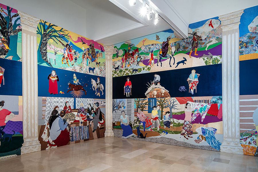 Ma¿gorzata Mirga-Tas ha revestido las paredes del  Pabellón de Polonia con la instalación Re-enchanting the World