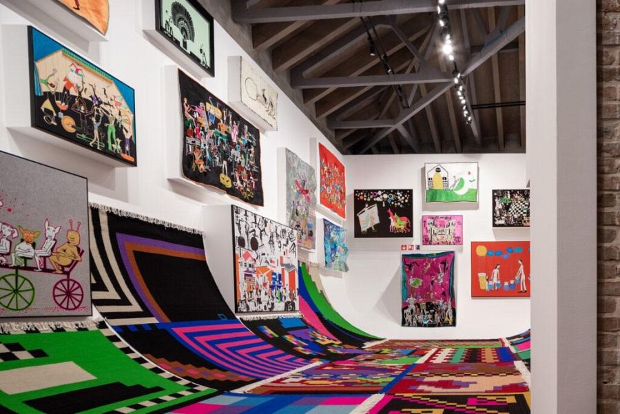 Jakup Ferri presenta, en el Pabellón de Kósovo, la instalación The Monumentality of the Everyday