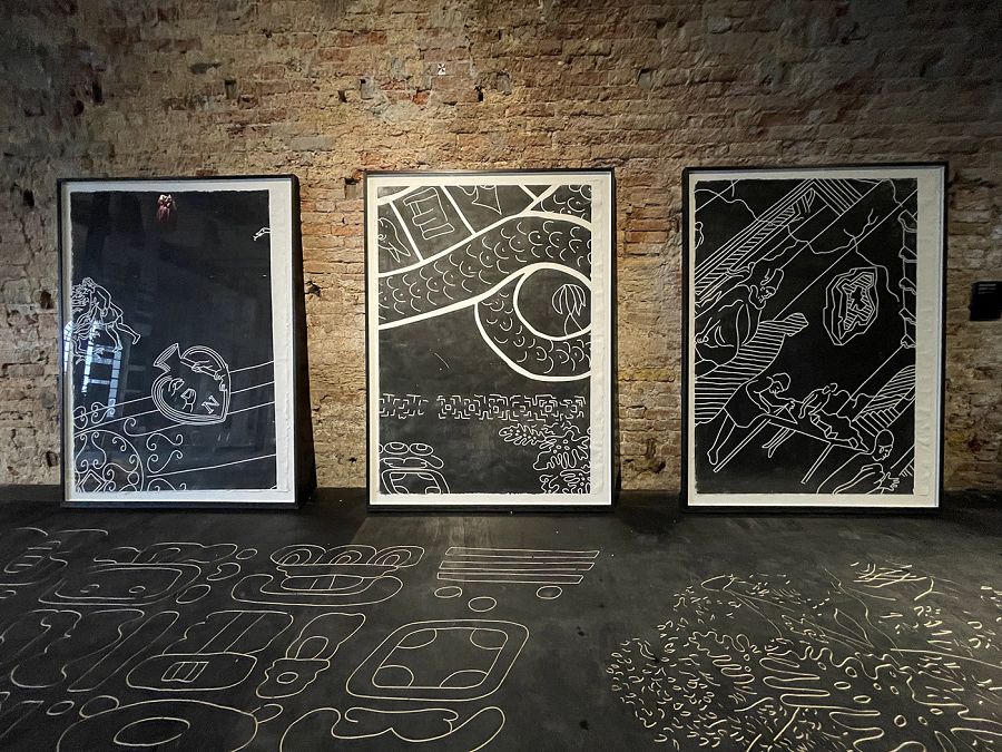 Obra de Mariana Castillo Deball dentro de la exposición colectiva 'Hasta que los cantos broten' del Pabellón de México