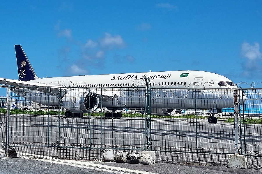 El avión en el que viajan el presidente de Sri Lanka, su mujer y dos guardaespaldas