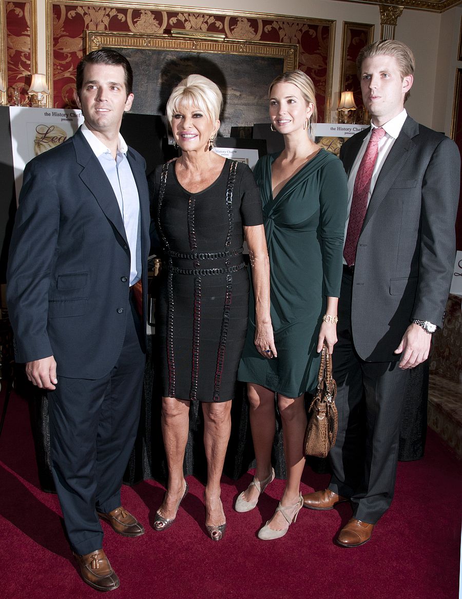 Ivana Trump junto a sus tres hijos: Donald, Ivanka y Eric