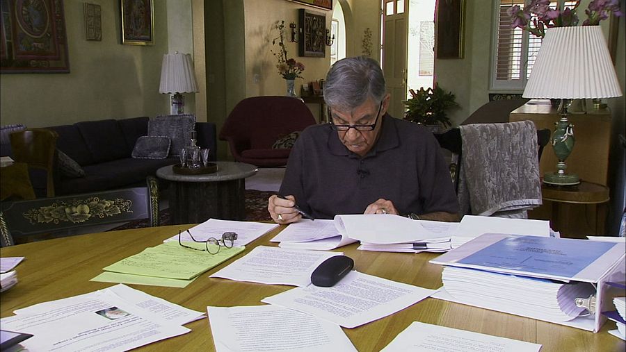 Richard Sipe con documentos