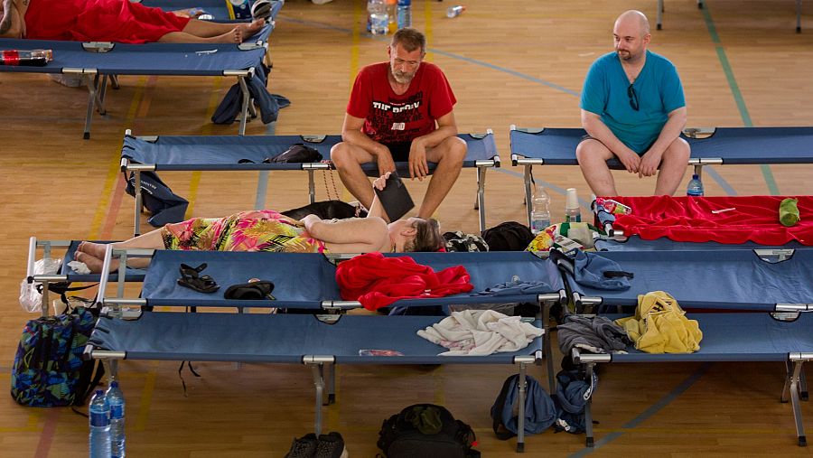 Desalojados por el incendio de la Sierra de Mijas esperan la vuelta a sus casas.