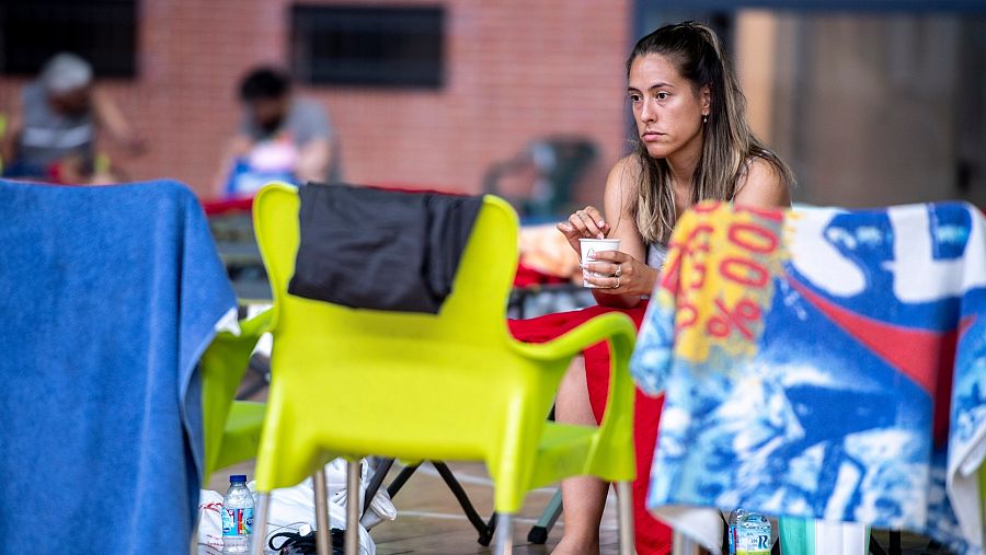 Vecinos de Ramongordo y la Higuera han pasado la noche en este pabellón de Navalmoral de la Mata