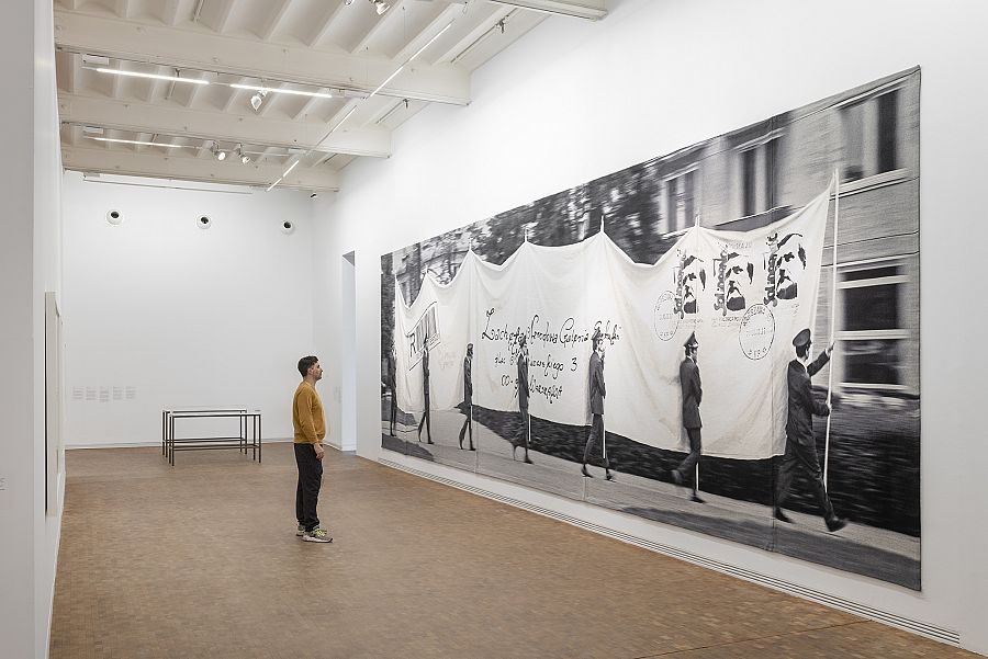 Imagen de la sala de la exposición ¿Goshka Macuga. En movimiento¿ en Fundació Antoni Tàpies. Barcelona, 2022