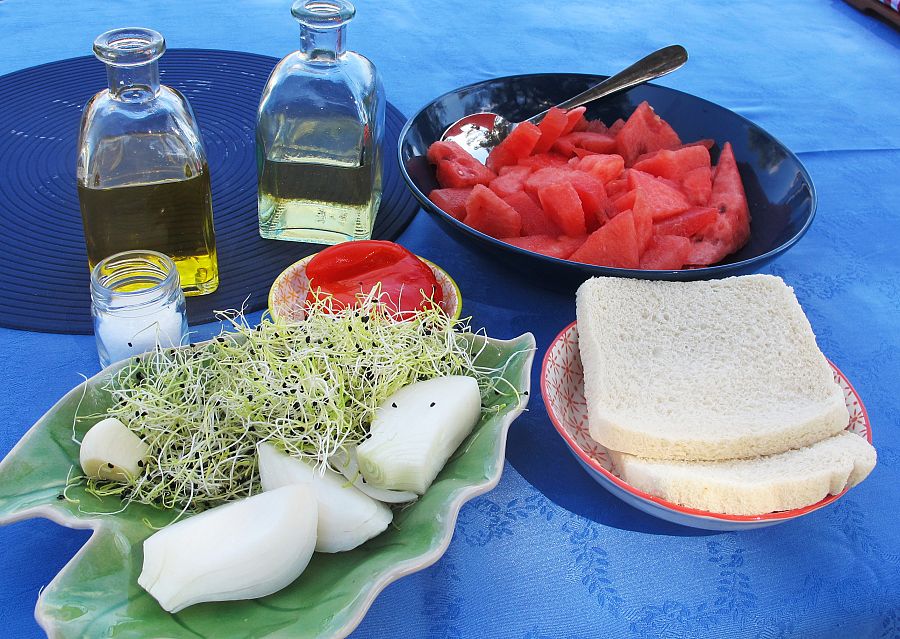 Ingredientes para el gazpacho de sandía y pimiento asado