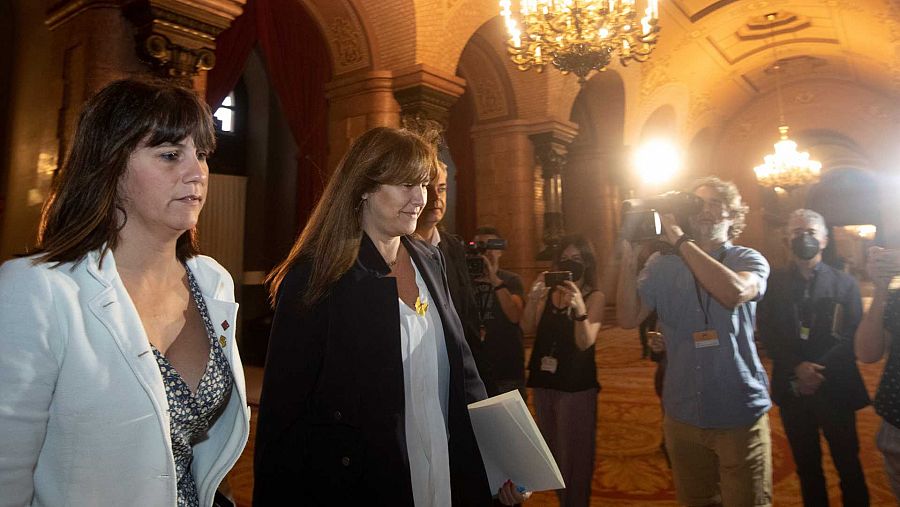 La presidenta del Parlament, Laura Borràs, arriba a la Cambra catalana